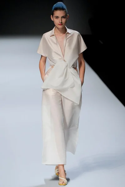 Look 8